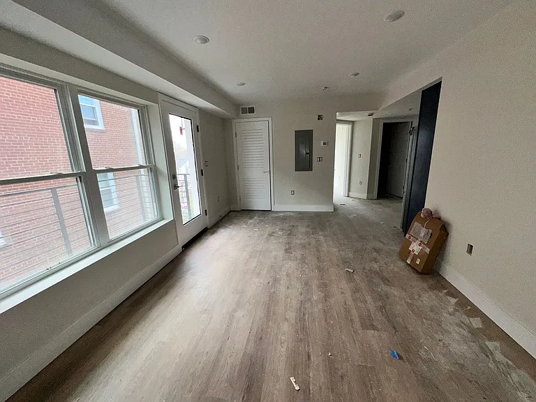 52nd Street Residences — Photo 33