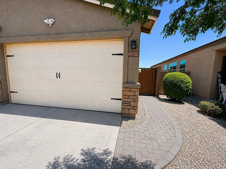 23611 W Watkins St — Photo 2