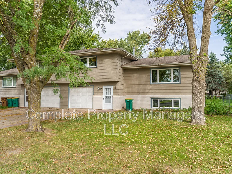 3 bed, 1.5 bath, 1800 sqft, $1,750 — Photo 1