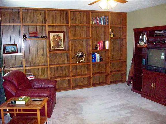 3rd image of 1154 Kingsway Dr