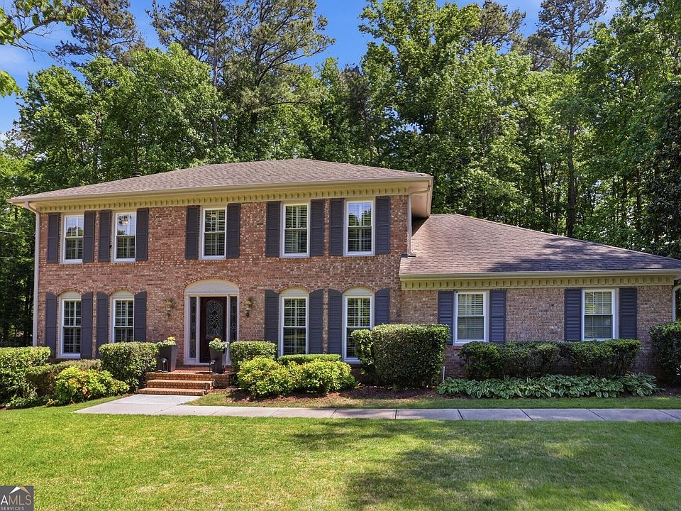 1st image of 250 Hollyridge Way