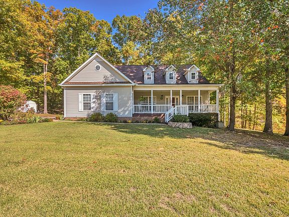 3rd image of 302 Hill Dr