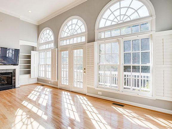 4th image of 809 Oak Knoll Ter