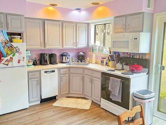 3rd image of 133 Colonial Drive #501