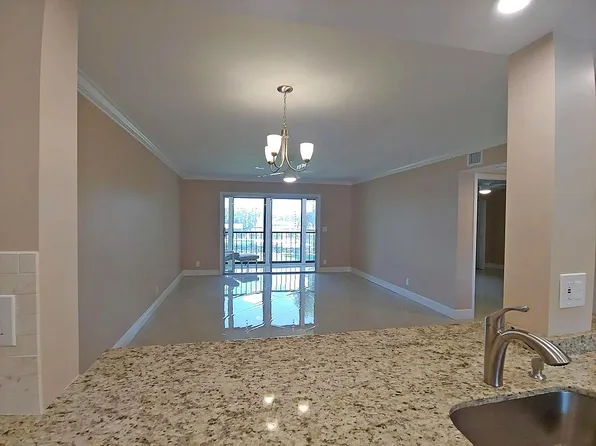 7286 Huntington Ln APT 204, Delray Beach, FL 33446