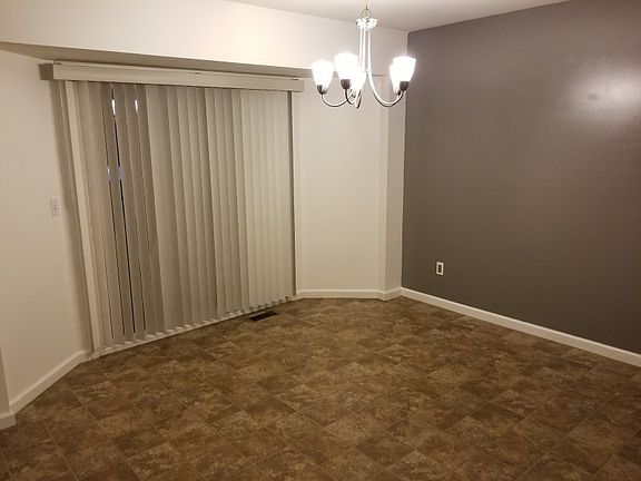 3rd image of 100 Wellington Dr