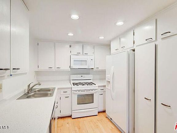 3rd image of 1348 Hillcrest Dr #55