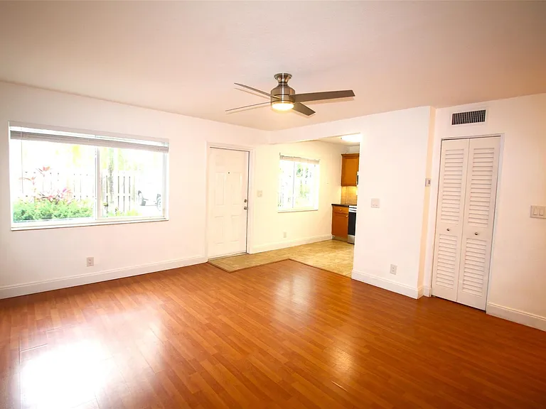 820 NE 28th St #2 — Photo 15