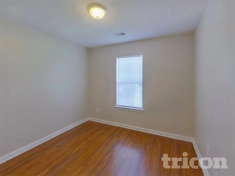 127 Wenlock Cir — Photo 11