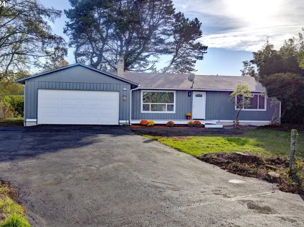 520 NW 7th Pl, Warrenton, OR 97146