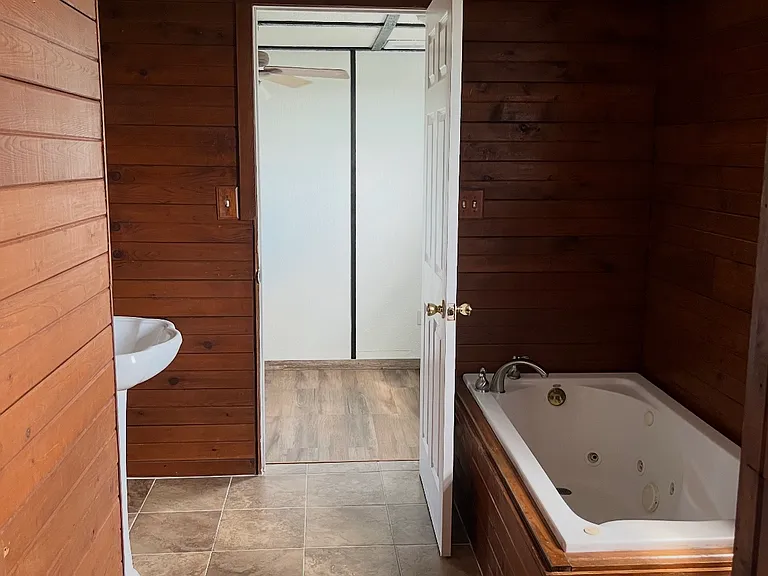 5248 County Road 4508 — Photo 3