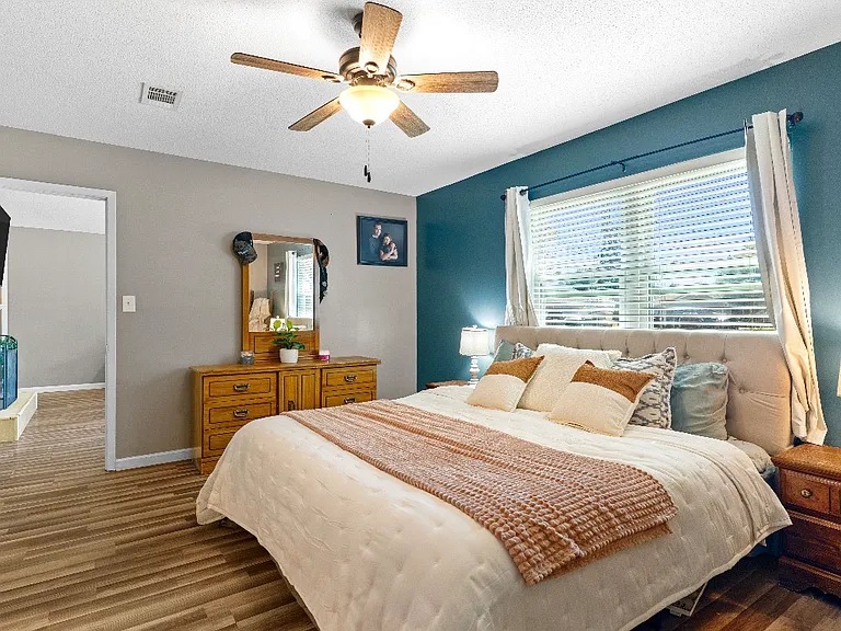 206 Seville Cir — Photo 12
