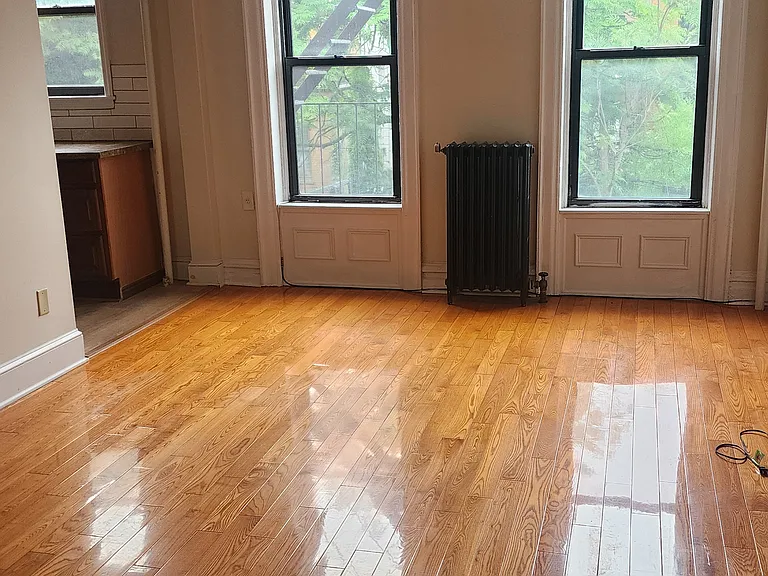 409 Hancock St #2 — Photo 4