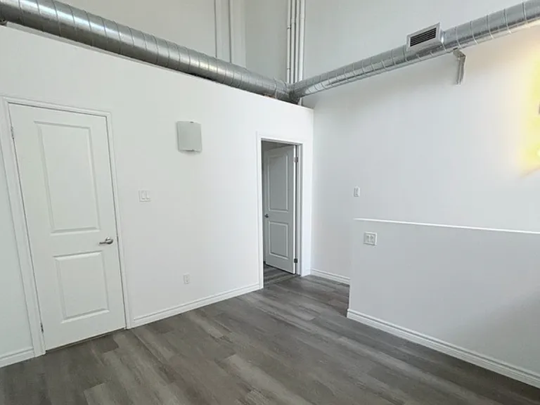 16 West Ave S #108 — Photo 7