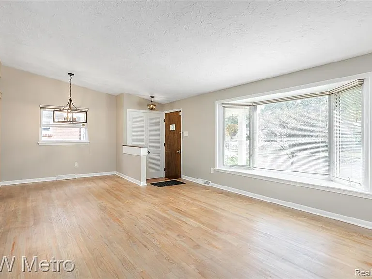 320 W La Salle Ave — Photo 17
