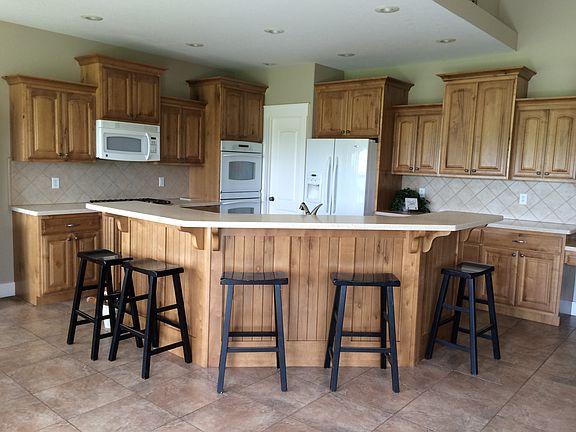 Kitchen with center island