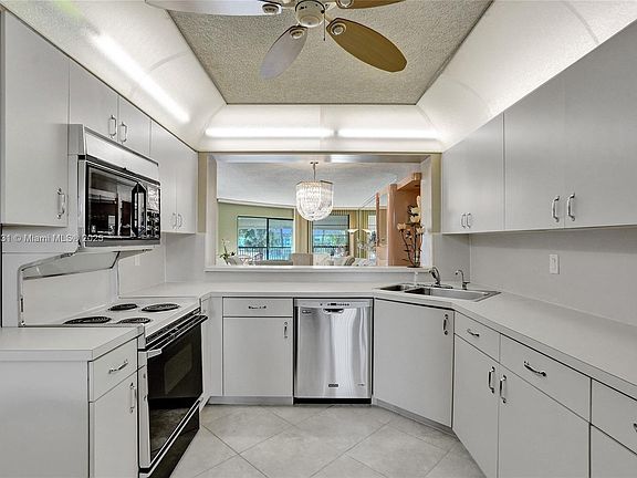 3rd image of 7463 Fairfax Dr #304