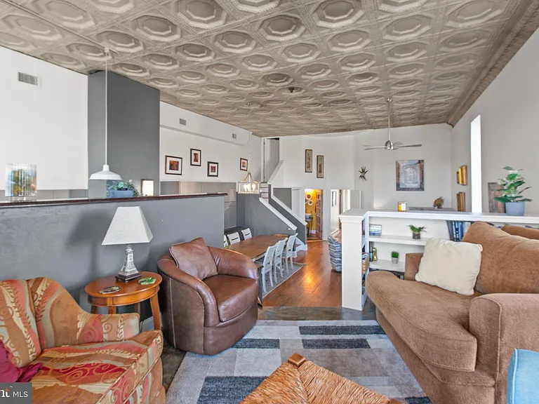 809 Caroline St #301 — Photo 16