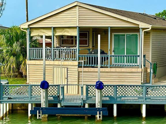 3rd image of 702 E Clam Cir
