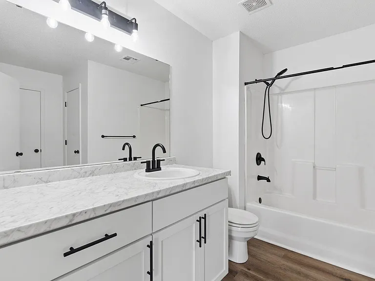 1447 E Oakwood Ln — Photo 13