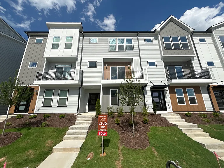 2104 Big Falls Dr — Photo 2