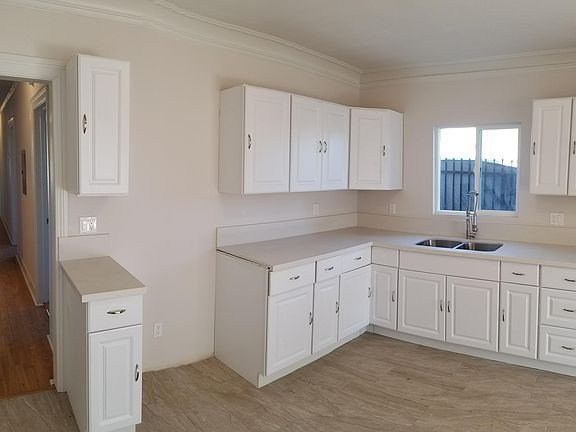 2nd image of 517 W 49th St