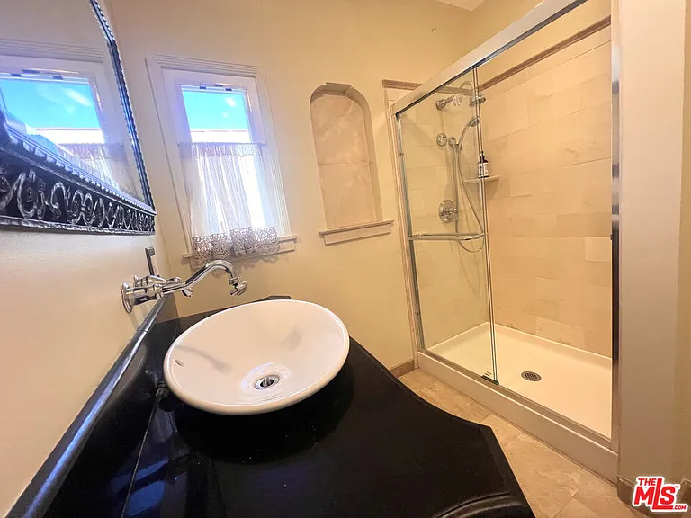 2652 S Bedford St — Photo 15