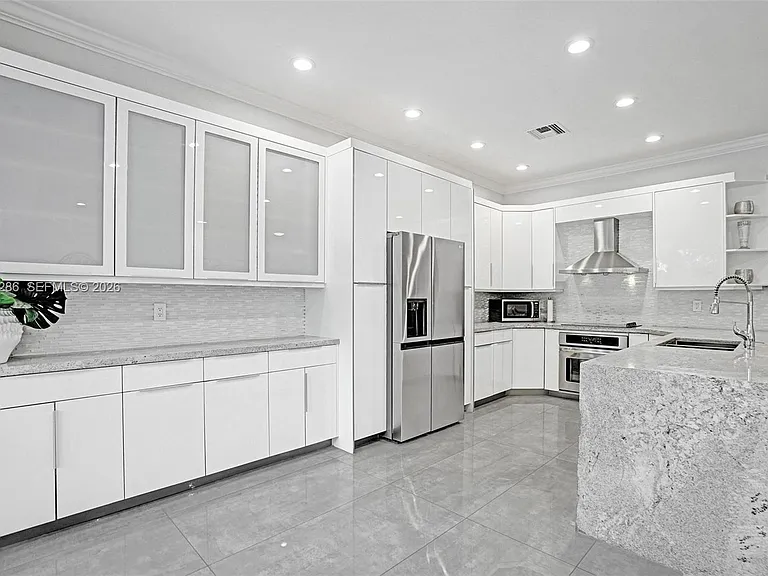 453 SW 5th Ave — Photo 25