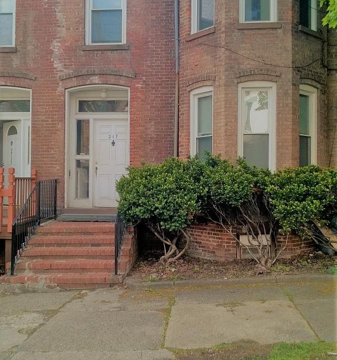 2nd image of 217 Dubois St #2