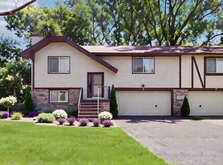 2509 Cedar Hills Dr, Minnetonka, MN 55305