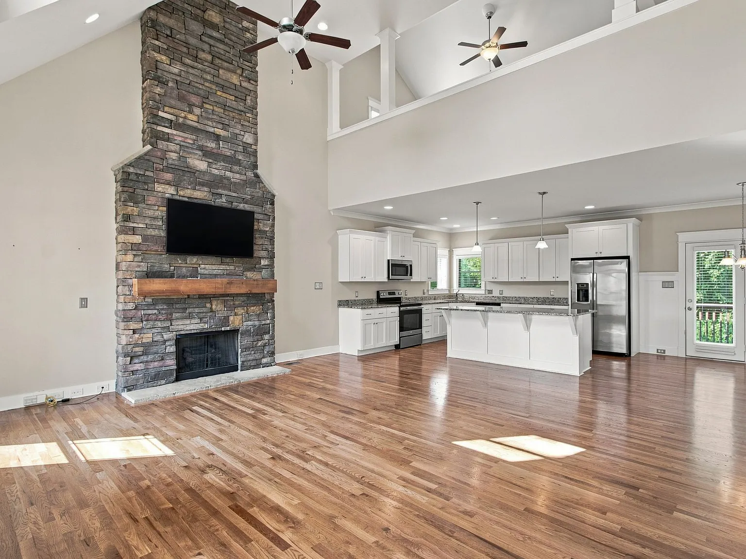 4 bed, 2813 sqft, $3,045 — Photo 4