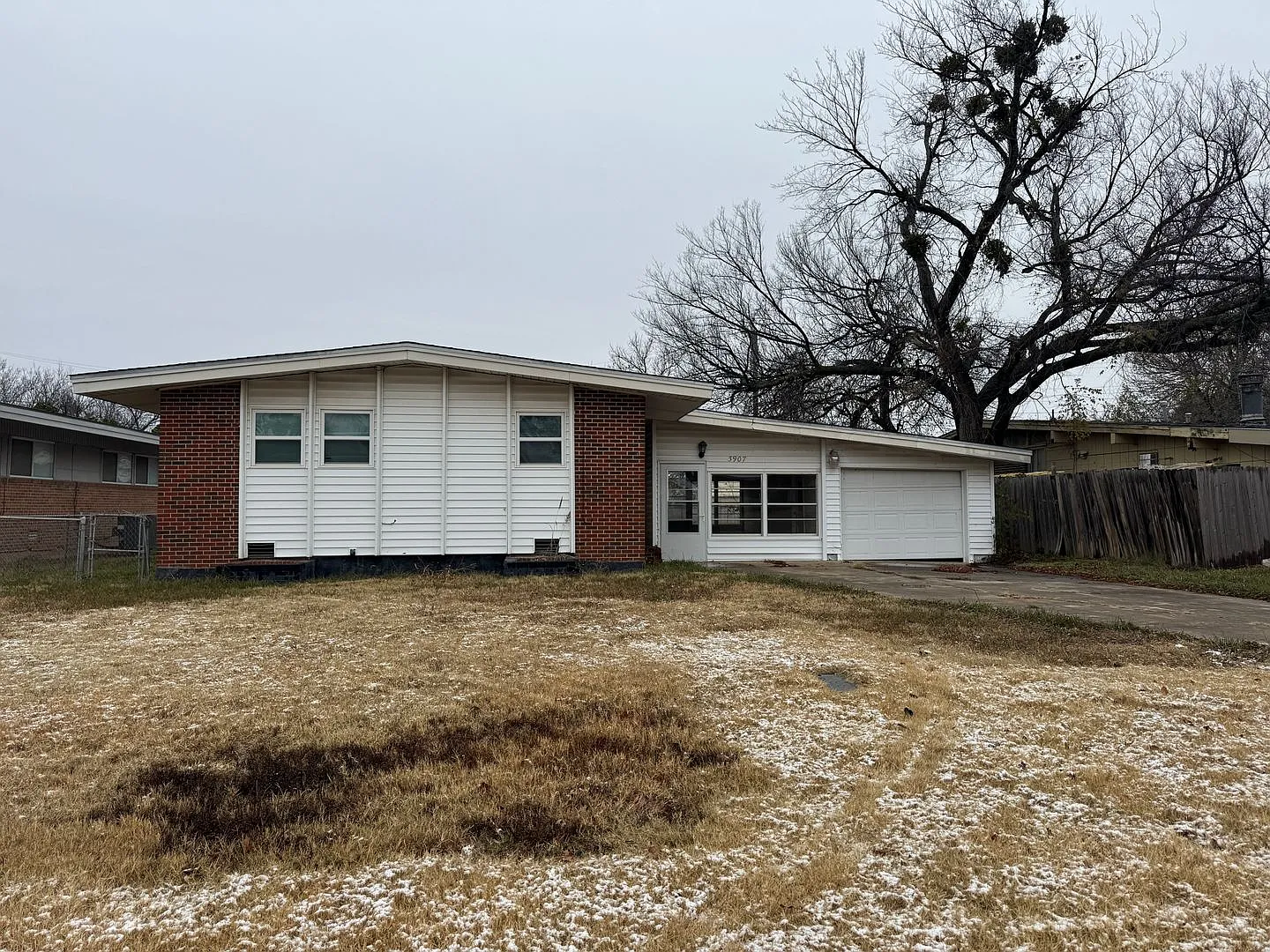 3907 Nw Denver- Coming Soon! — Photo 1