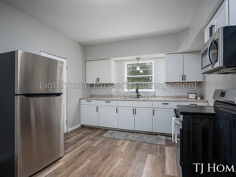 1468 Jiroch St — Photo 4