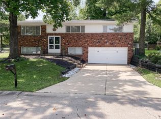 1212 Fieldhurst Dr, Ballwin, MO