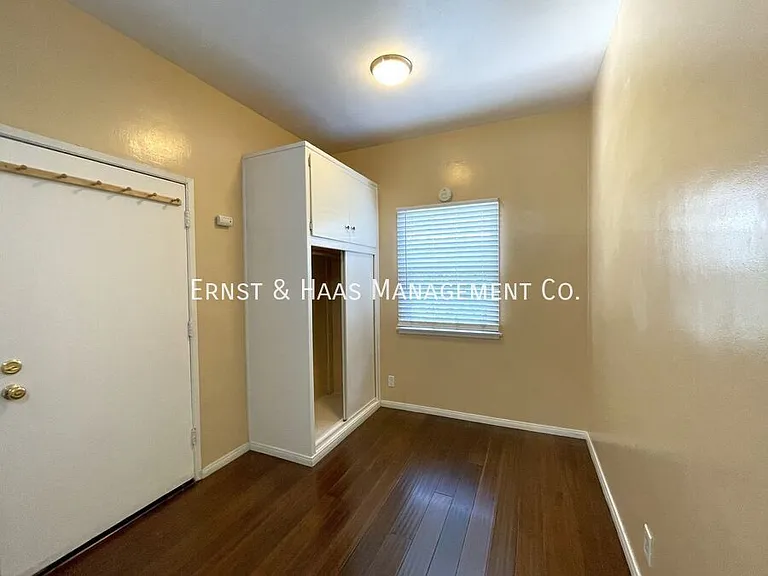 1641 Loma Ave #8 — Photo 5