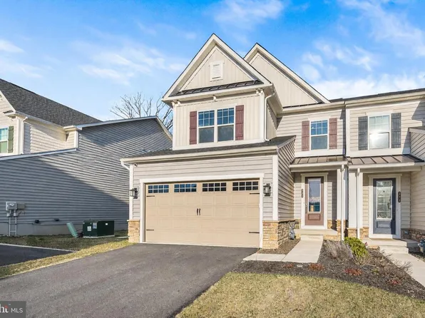 321 Ponds Edge Dr, Media, PA 19063