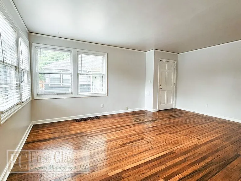 5735 N Montana Ave — Photo 3