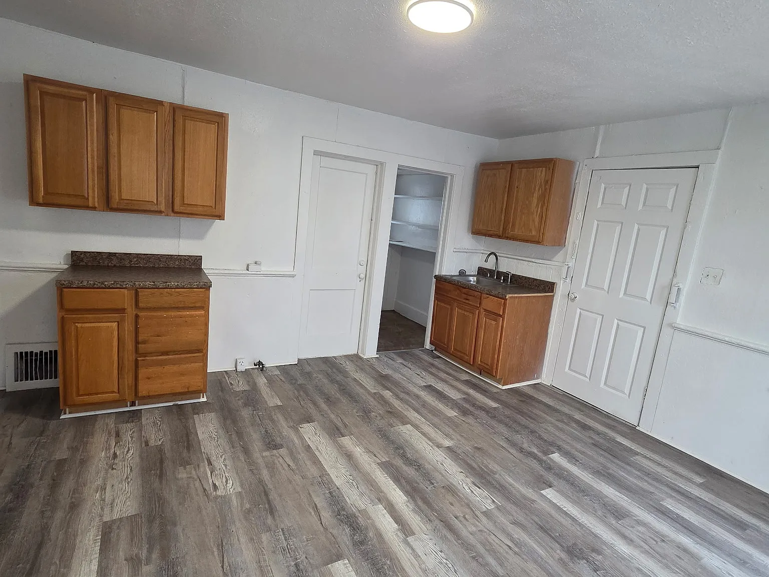 2 bed, $1,100 — Photo 2