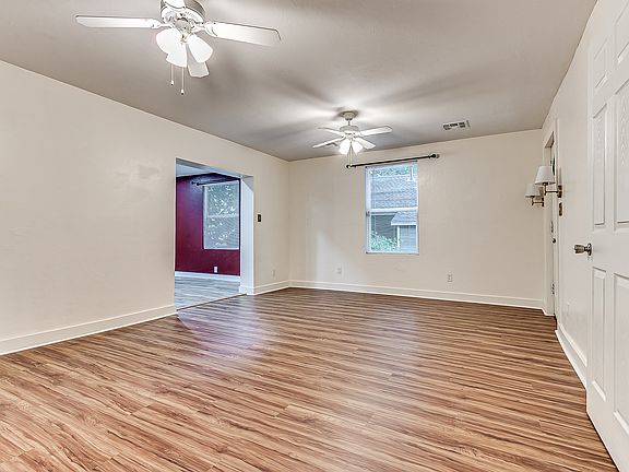 2nd image of 1218 W Noble Ave