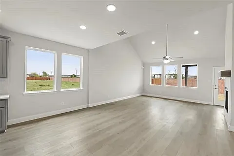 2133 Rhodora Ave — Photo 8