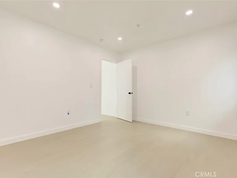 5654 1/2 Cartwright Ave #5654 — Photo 6