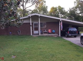 305 Yawn St, Collins, MS 39428