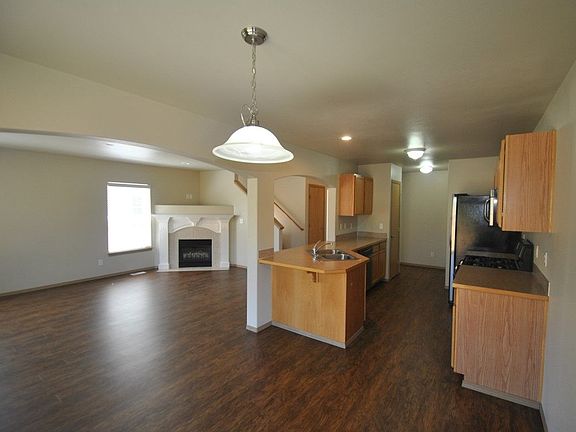 5th image of 2906 187th St E