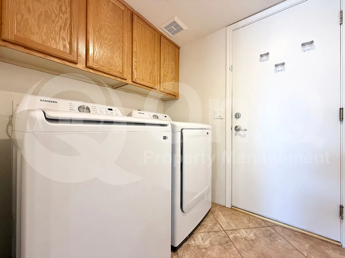 4 bed, 3.0 bath, 2026 sqft, $2,499 — Photo 2