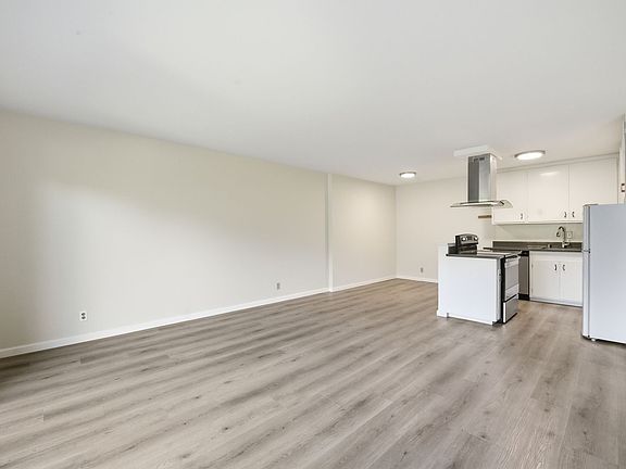 4th image of 650 Lake St APT 7