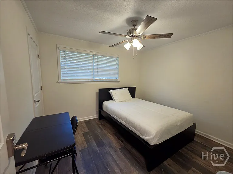408 Salter St #A — Photo 6