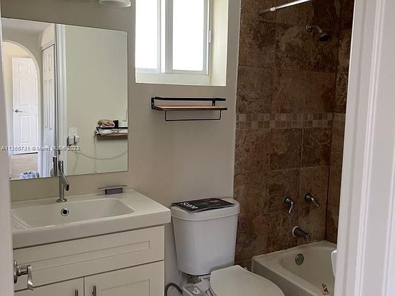 4th image of 1562 NE 36th St #1562