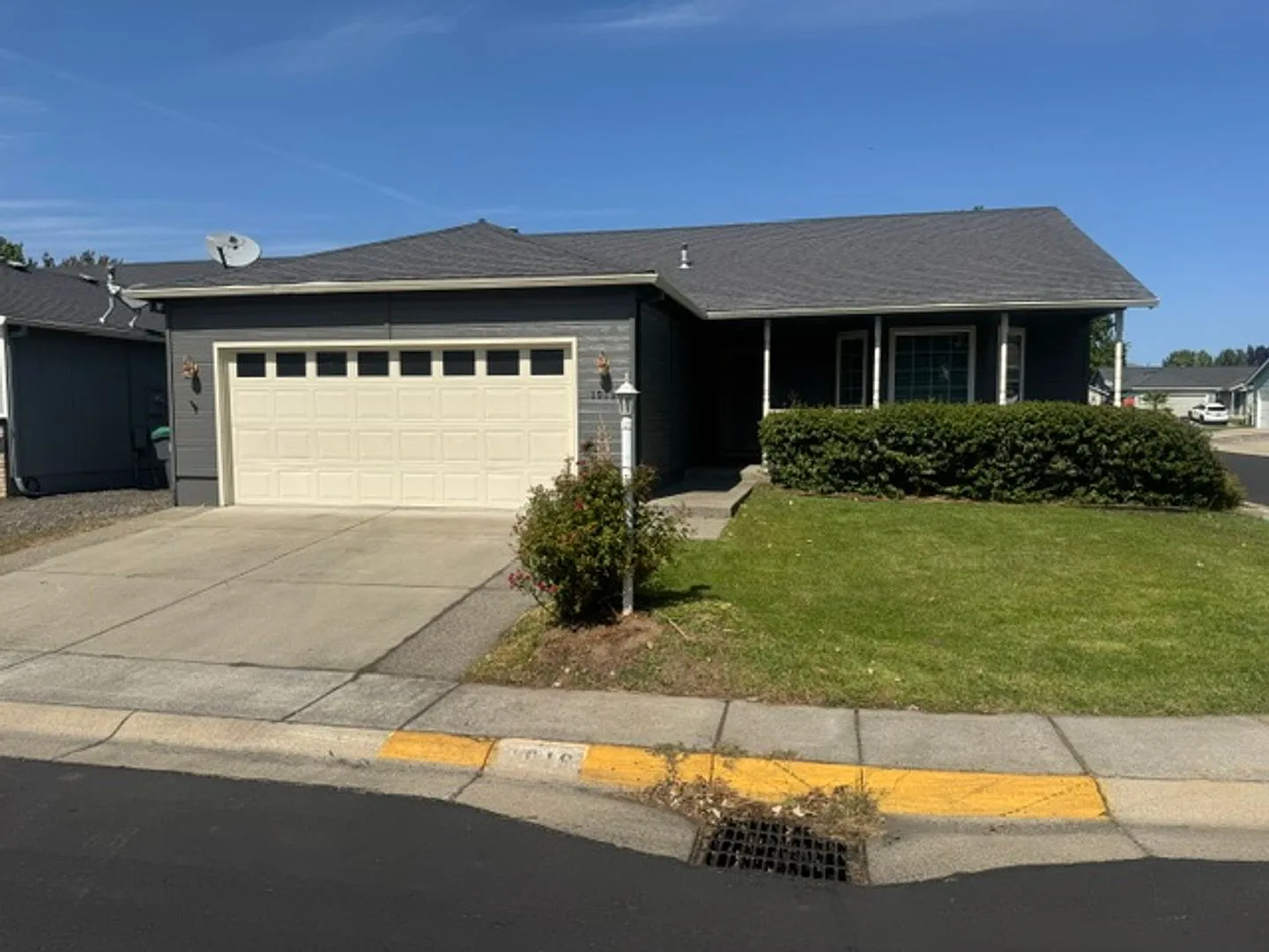 Central Point Single Level Home — Photo 1