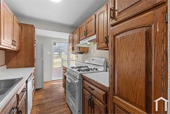 205 Perthshire Rd — Photo 12
