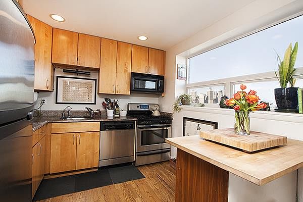 1st image of 142 Sackett St APT 6